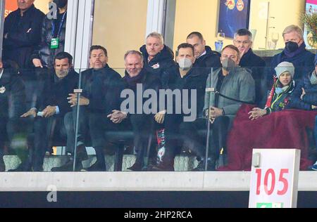 Luis Figo, consultant de l'UEFA , Karl-Heinz RUMMENIGGE (PDG, Vorstandsvorsitzender FCB AG) Aleksander CEFERIN, UEFA Präsident, Oliver BIERHOFF, Directeur, TeamManager DFB, Le directeur général du DFB Hansi Flick , Bundeflointrainer, Nationaltrainer, Herbert HAINER, président et ex-PDG de la FCB Adidas , Oliver KAHN, PDG de la FCB, Vorstandsvorsitzender der FC München Bayern AG, dans le match FC Red Bull SALZBURG - FC BAYERN MUENCHEN 1-1 de football UEFA Champions League, Ronde de 16 en saison 2021/2022 à Salzbourg, 16 février 20201. Achtelfinale, FCB, Red Bull, © Peter Schatz / Alamy Live News Banque D'Images