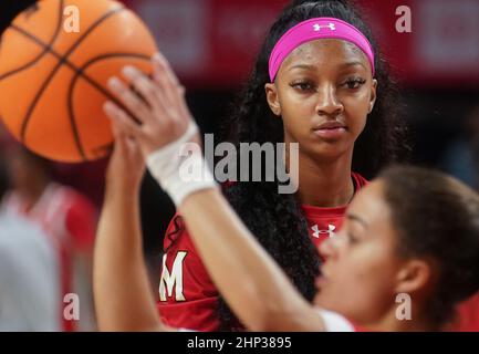 COLLEGE PARK, MD - FÉVRIER 17: Maryland Terrapins forward Angel Reese (10) avant un match de basket-ball féminin de Big10 entre les Maryland Terrapins et Banque D'Images