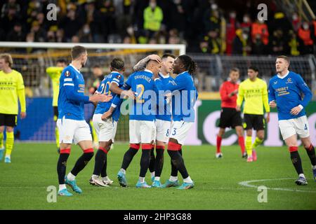 James TAVERNIER applaudit après son but à 0:1, jubilation, acclamations, joie, applaudissements, Football Europa League, série de jeux, Borussia Dortmund (DO) - Glasgow Rangers (GR) 2:4, le 17th décembre 2022 à Dortmund/Allemagne. Â Banque D'Images