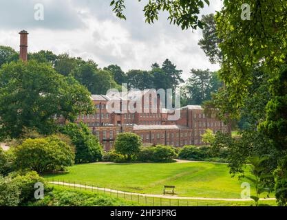 Vue sur les bâtiments historiques de Quarry Bank Mill, Styal, Cheshire Banque D'Images