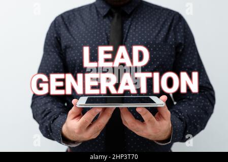 Texte d'écriture génération de plomb, création de photo conceptuelle de l'intérêt du consommateur ou de la recherche de produits présentant les idées de nouvelles technologies discutant Banque D'Images