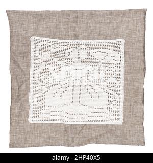 taie d'oreiller vide faite à la main avec broderie vintage de dame avec parapluie fait à la main par filet crochet technique isolée sur fond blanc Banque D'Images