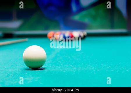 boules de billard dans une table de billard Banque D'Images