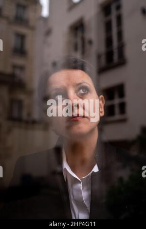 Portrait de Najat Vallaud Belkacem, ancien juriste français et politicien du Parti socialiste qui a été la première femme française à servir de ministre de l'éducation, de l'enseignement supérieur et de la recherche dans les gouvernements des premiers ministres successifs Manuel Valls et Bernard Cazeneuve de 2014 à 2017. France. Banque D'Images