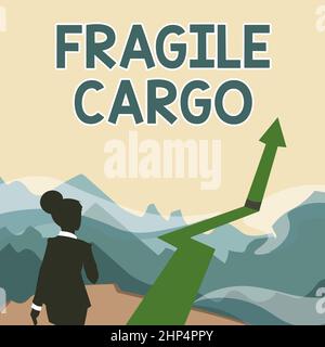 Légende conceptuelle fragile Cargo, Internet concept poignée sécable avec soin bulle enveloppement verre marchandises dangereuses Lady marche vers les montagnes avec an Banque D'Images
