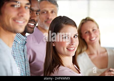 C'est une grande équipe de professionnels. Portrait d'un groupe de professionnels d'affaires heureux. Banque D'Images