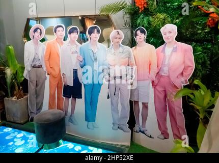 J-Hope, membre du BTS, 16 février 2022 : Un restaurant décoré pour célébrer l'anniversaire 28th du membre du BTS J-Hope à Séoul, en Corée du Sud. L'idole né Jung Ho-Seok, atteint 28 ans le 18 février 2022. Credit: Lee Jae-won/AFLO/Alay Live News Banque D'Images