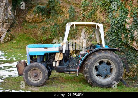 Un tracteur d'époque dans la province du Trentin-Haut-Adige, au nord-est de l'Italie Banque D'Images