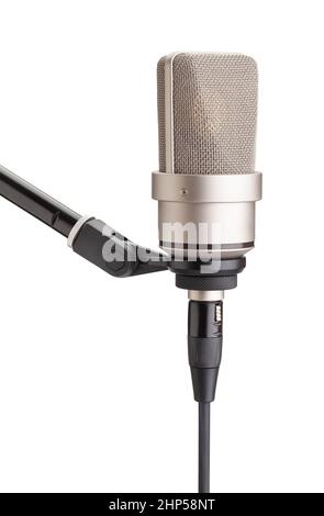 microphone à condensateur sur le passage du statif isolé sur blanc Banque D'Images