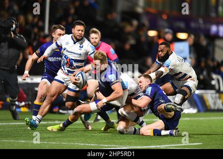 Worcester, Royaume-Uni. 18th févr. 2022. Duhan Van Der Merwe, de Worcester Warriors, fait un effort courageux, mais il est finalement mis en place lors du match de rugby Gallagher Premiership entre Worcester Warriors et Bristol Rugby au Sixways Stadium, à Worcester, en Angleterre, le 18 février 2022. Photo de Scott Boulton. Utilisation éditoriale uniquement, licence requise pour une utilisation commerciale. Aucune utilisation dans les Paris, les jeux ou les publications d'un seul club/ligue/joueur. Crédit : UK Sports pics Ltd/Alay Live News Banque D'Images