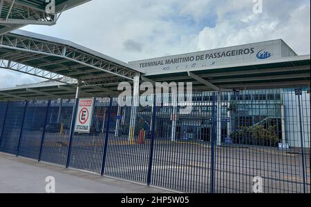 Santos, Sao Paulo, Brésil. 18th févr. 2022. (INT) les quais du navire MSC Splendida à Marinha, à Santos. 18 février 2022, Santos, Sao Paulo, Brésil: Maintien de la rotation entre les navires de croisière dans le port de Santos, côte sud de Sao Paulo, le navire MSC Splendida a amarré au quai de Marinha, à côté du terminal des passagers, pour un court séjour. Les navires resteront amarrés à Barra de Santos jusqu'au 5th mars, lorsqu'ils s'attendent à reprendre les croisières interrompues par la pandémie de Covid-19. (Credit image: © Luigi Bongiovanni/TheNEWS2 via ZUMA Press Wire) Banque D'Images