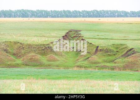 perte de terres agricoles due au développement de ravins et à l'érosion des sols par les eaux de fonte et de pluie, priorité sélective Banque D'Images