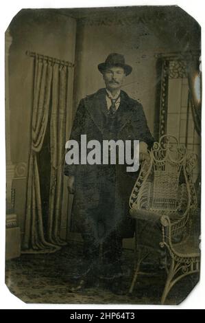 Photographie antique de 1860 ans, homme d'âge moyen. Lieu inconnu, États-Unis. SOURCE : TINTYPE ORIGINAL Banque D'Images