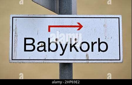 Erfurt Allemagne 18th Fevr 22 Baby Basket Est Ecrit Au Dessus D Une Fenetre Qui Peut Etre Ouverte De L Exterieur A Helios Klinikum Erfurt Le Nombre Deja Faible De Nouveau Nes Places De