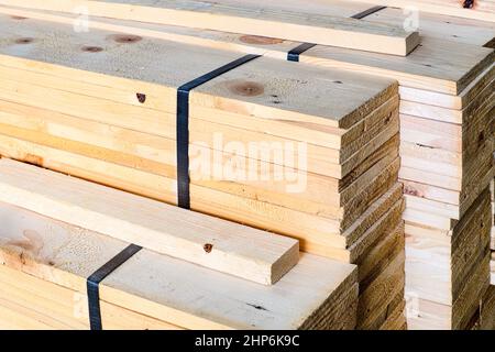 Industrie transformation du bois (bois de chamcha) matériel dans un magasin d'entrepôt pour utilisation sur faire un mobilier pour la décoration maison et bureau Banque D'Images