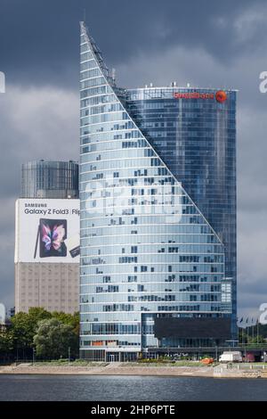 RIGA, LETTONIE. 30th août 2021. Swedbank Lettonie bâtiment principal dans la ville de Riga pendant l'hiver. La Swedbank est un groupe bancaire nordique-Baltique dont le siège social est Banque D'Images