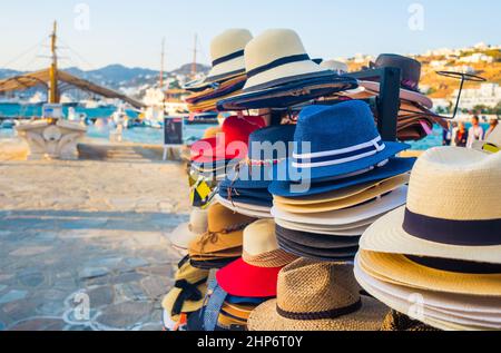 Chapeaux en osier sur le stand Banque D'Images