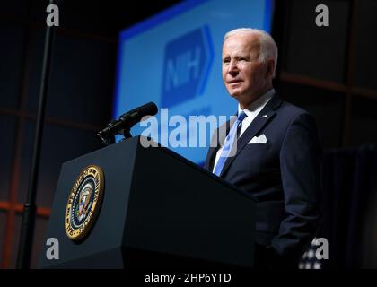 Le président Biden a parlé au NIH le 2 décembre 2021 de la stratégie de la Maison Blanche pour lutter contre la COVID-19 ca. 2021 Banque D'Images