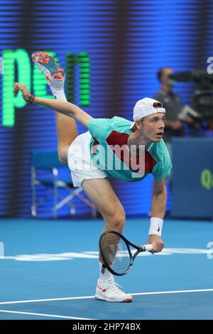 Denis Shapovalov, du Canada, en action pendant le match de finale des doubles au Qatar ExxonMobil Open au complexe international de tennis et de squash de Khalifa, le 18 février 2022 à Doha, au Qatar. Banque D'Images