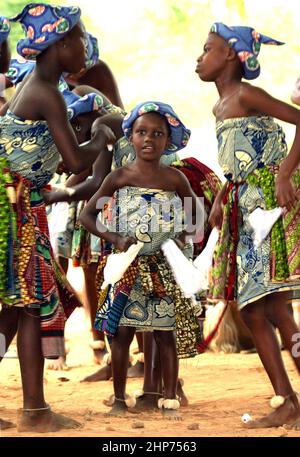 Des danseurs et musiciens traditionnels ghanéens se produisent. Ghana Afrique de l'Ouest Banque D'Images