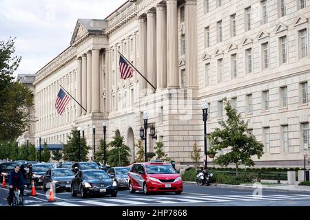 Washington, États-Unis. 28th octobre 2021. Photo prise le 28 octobre 2021 montre le bâtiment du Département du commerce à Washington, DC, aux États-Unis. Credit: Liu Jie/Xinhua/Alay Live News Banque D'Images