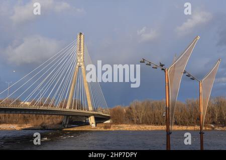 Pont Swietokrzyski sur la rive de la Vistule à Varsovie, capitale de la Pologne Banque D'Images