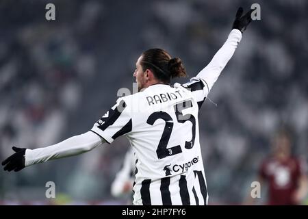 Turin, Italie. 18th févr. 2022. Adrien Rabiot de Juventus FC gestes pendant la série Un match entre Juventus FC et Torino FC au stade Allianz le 18 février 2022 à Turin, Italie. Credit: Marco Canoniero / Alamy Live News Banque D'Images