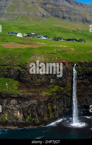 Cascade de Mulafossur, Gasaldur, île de Vagar, Îles Féroé, Danemark. Banque D'Images