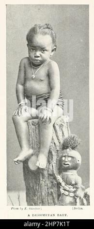 Un bébé dahoméyan le Royaume de Dahomey était un royaume d'Afrique de l'Ouest situé dans le Bénin actuel qui existait d'environ 1600 à 1904. Dahomey s'est développé sur le plateau d'Abomey parmi les Fon au début du 17th siècle et est devenu une puissance régionale au 18th siècle en conquérant des villes clés sur la côte atlantique. Extrait du livre The Living races of Humen; Volume 2 de Henry Neville Hutchinson, publié à Londres en 1901 par Hutchinson & co Banque D'Images