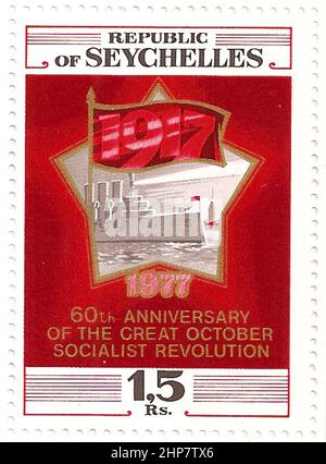 Un timbre des Seychelles qui commémore le 60th anniversaire de la Révolution d'octobre. 1977 Banque D'Images