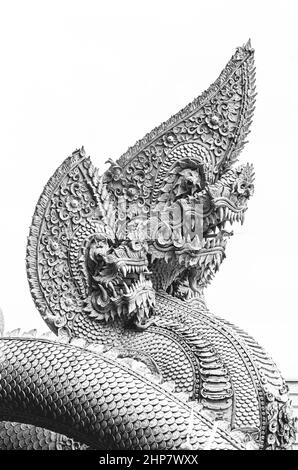 Sculpture de Dragon ou Serpent ou Naga légendaire animal de Thaïlande à Wat Kham Chanod 2 en Thaïlande Banque D'Images