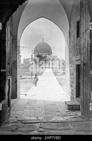 Histoire du Moyen-Orient: Dôme du Rocher à travers une arche lieu: Jérusalem ca. Entre 1934 et 1939 Banque D'Images