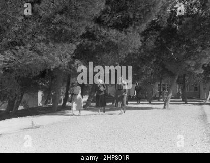 Histoire du Moyen-Orient : activités sionistes en Palestine. Le campus de l'Université hébraïque. Les élèves vont en classe lieu: Jérusalem ca. Entre 1925 et 1933 Banque D'Images