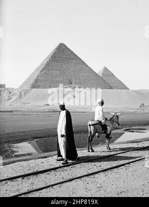 Histoire du Moyen-Orient : vues égyptiennes (légende originale : les pyramides de Gizeh. Les deux plus grandes pyramides de Gizeh) lieu: Egypte--Jizah ca. 1900 Banque D'Images
