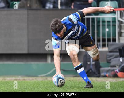 Bath, Royaume-Uni. 19th févr. 2022. 19th février 2022 ; The Recreation Ground, Bath, Somerset, Angleterre ; Gallagher Premiership Rugby, Bath versus Leicester; Josh Bayliss of Bath marque un Try Credit: Action plus Sports Images/Alay Live News Banque D'Images