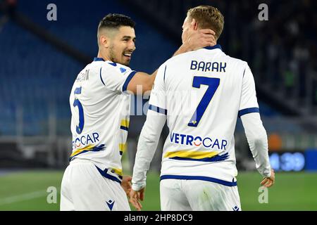 Rome, Italie. 19th févr. 2022. Antonin Barak de Hellas Verona (r) fête avec Davide Faraoni après avoir marquant le but de 0-1 lors de la série Un match de football entre AS Roma et Hellas Verona au stade Olimpico à Rome (Italie), le 19th février 2022. Photo Antonietta Baldassarre/Insidefoto Credit: Insidefoto srl/Alay Live News Banque D'Images