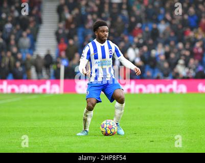 Brighton, Royaume-Uni. 19th févr. 2022. Tariq Lamptey de Brighton et Hove Albion lors du match de la Premier League entre Brighton et Hove Albion et Burnley à l'Amex le 19th 2022 février à Brighton, en Angleterre. (Photo de Jeff Mood/phcimages.com) Credit: PHC Images/Alamy Live News Banque D'Images