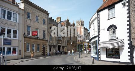 Vue sur la rue Glastonbury Town Banque D'Images