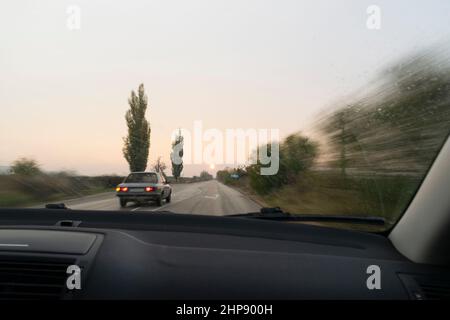 Conduite sur la route dans l'est de la Bulgarie Banque D'Images