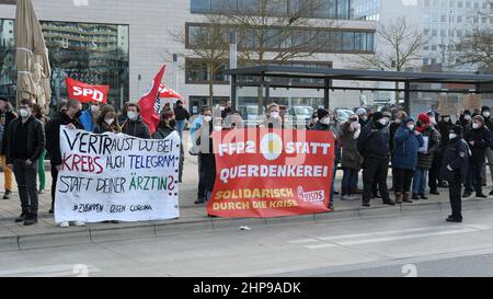 Gegendemonstration zu Gemeinsam Stark für unsere Kinder - contre-démonstration pour ensemble fort pour nos enfants Banque D'Images