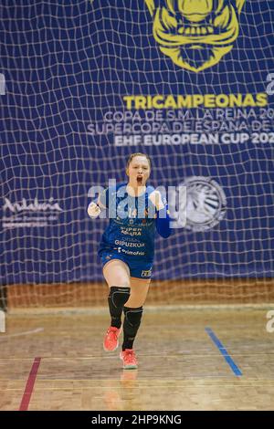 Malaga, Espagne. 19th févr. 2022. Malena Cavo vu en action pendant le match de 2021/2022 entre Balonmano Malaga Costa del sol et Super Amara Bera à Ciudad Deportiva Carranque à Malaga. Note finale Malaga Costa del sol 27:23 Super Amara Bera. Crédit : SOPA Images Limited/Alamy Live News Banque D'Images