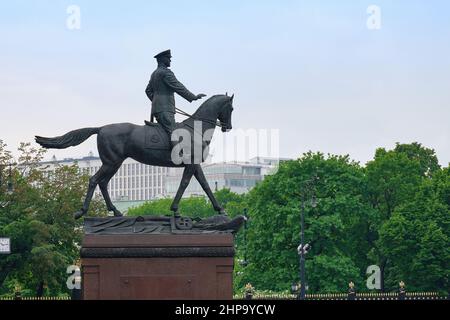 Monument à Dmitry Donskoy près du mur du Kremlin à Moscou Banque D'Images