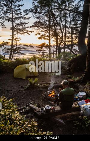 Camp de Mosquito Creek sur la côte sud olympique, Parc national olympique, Washington, États-Unis. Banque D'Images