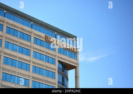 BROOMFIELD, CO, États-Unis - 19 février 2022 : Vail Resorts est une société de station de ski et de surf des neiges de montagne dont le siège est situé à Broomfield, Colorado. Banque D'Images