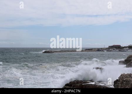 Une belle vue sur la mer de la côte à Hermanus Banque D'Images