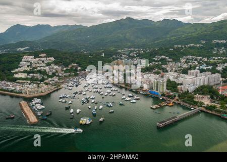 Vol en hélicoptère montrant la ville de Sai Kung et l'abri du typhon, Hong Kong, 2008 Banque D'Images