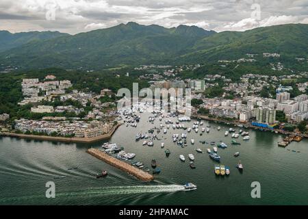 Vol en hélicoptère montrant la ville de Sai Kung et l'abri du typhon, Hong Kong, 2008 Banque D'Images