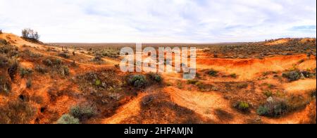 Lit de lac de Dry Lake Mungo dans le parc national de l'Outback de l'Australie - panorama pittoresque Banque D'Images