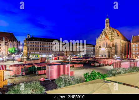 Nuremberg, Allemagne. La place du marché dans la vieille ville de Nuremberg, en Bavière. Banque D'Images