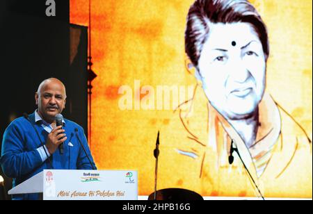 New Delhi, Inde. 19th févr. 2022. Manish Sisodia, ministre en chef de Delhi, rend hommage au Bharat Ratna Lata Mangeshkar 'meri Awaaj Hi Pehchan Hai' à Central Park, Connaught place.le gouvernement de Delhi a organisé un concert hommage pour rendre hommage à Lata Mangeshkar. La reine de mélodie Bharat Ratana, âgée de 92 ans, Lata Mangeshkar est décédée à l'hôpital privé de Mumbai le 6 février 2022. Crédit : SOPA Images Limited/Alamy Live News Banque D'Images